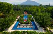 Swimming Pool 2 Sheraton Mustika Yogyakarta Resort & Spa