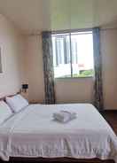 BEDROOM SUPER OYO 89864 Hotel Holiday Park