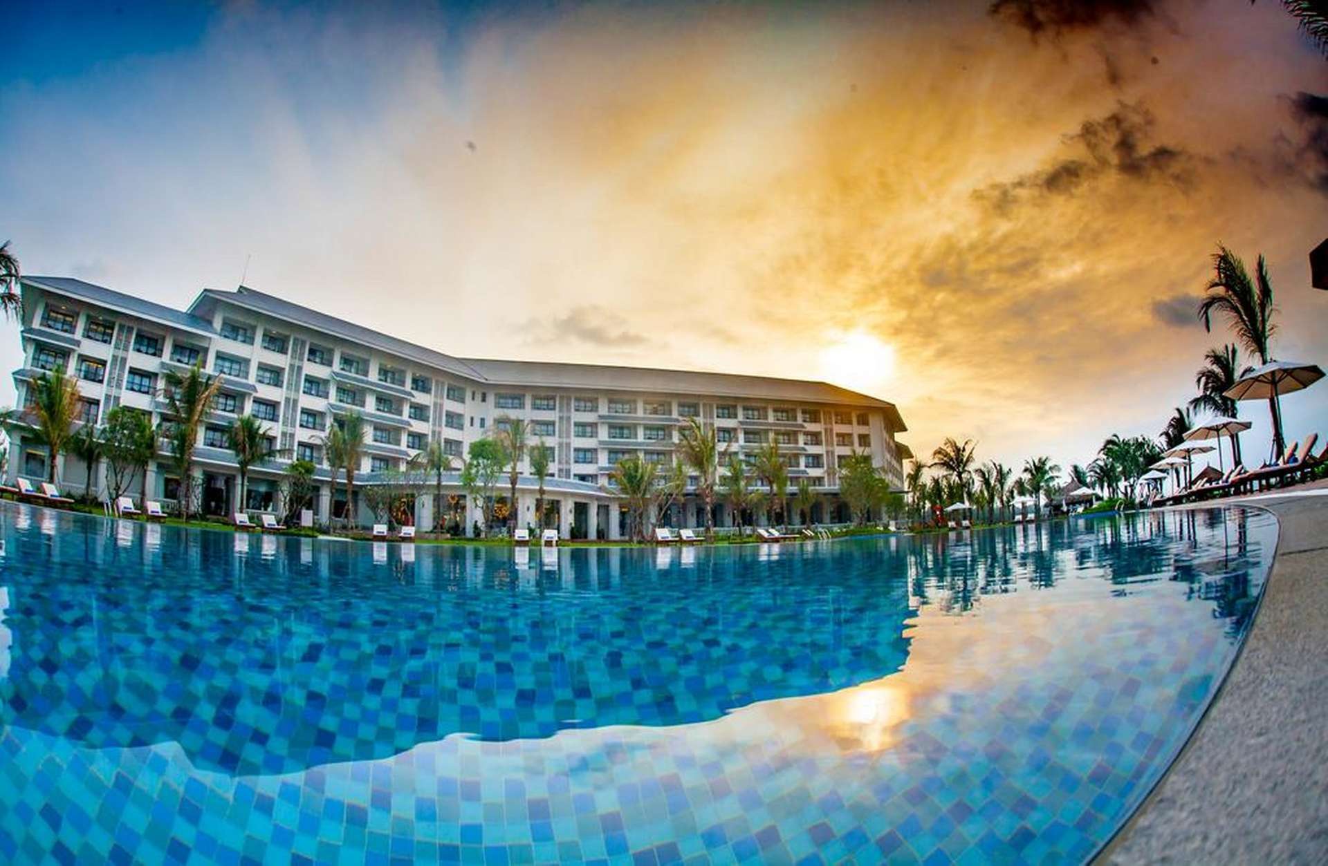 Melia Vinpearl Cua Hoi Beach Resort - khách sạn ở Cửa Lò”