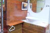 Toilet Kamar Pi Creek Hideaway Resort