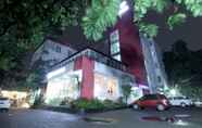 Exterior 2 LJ Hotel Bandung