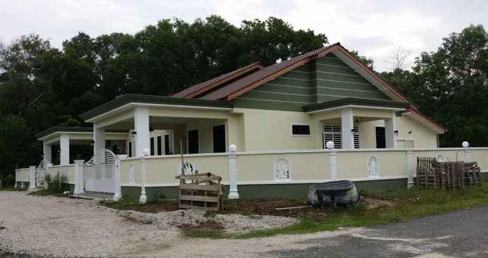 Exterior Homestay Az-Zahra 1