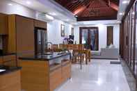 Bar, Cafe and Lounge Bali Villa 4u