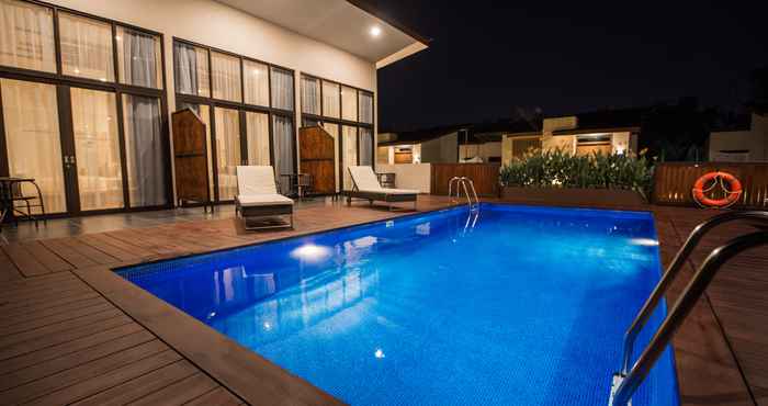 Swimming Pool Woda Villa & Spa