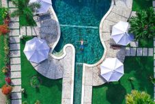 Kolam Renang Aldi's Bungalow