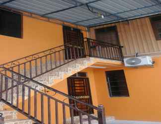 Bangunan 2 Rumah Rehat Seri Desa Losong (B)