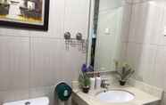 Toilet Kamar 6 Beautiful Room at Apartement MT Haryono Square