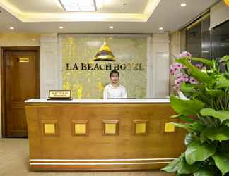 Lobi 2 La Beach Hotel