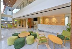 Lobby 4 Whiz Prime Hotel Khatib Sulaiman Padang
