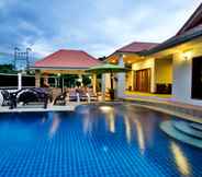 Kolam Renang 3 The Time Jomtien Pool Villa 92