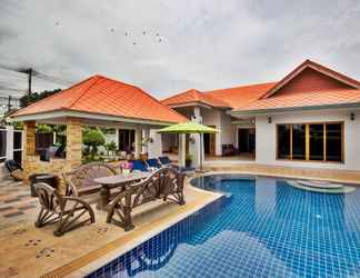 Exterior 2 The Time Jomtien Pool Villa 92