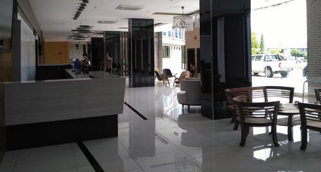 ロビー 2 Lintas Platinum Hotel