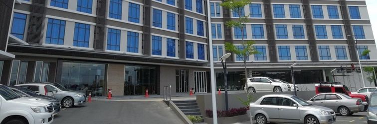 Lobi Lintas Platinum Hotel