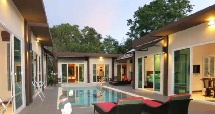 Kolam Renang Residence Harmonie