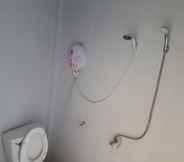 Toilet Kamar 5 Thiprom Resort