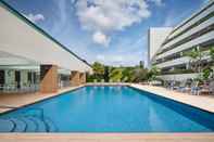 Swimming Pool Concorde Hotel Singapore