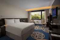 Bedroom Concorde Hotel Singapore