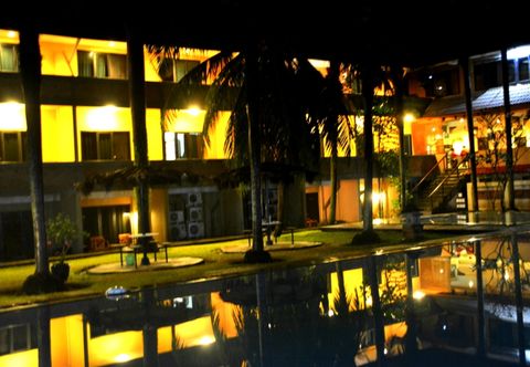 Swimming Pool Augusta Hotel Pelabuhan Ratu