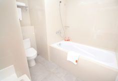 In-room Bathroom 4 HARRIS Hotel Sentraland Semarang