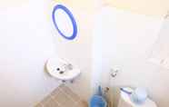 Toilet Kamar 7 1 BR Kebagusan City - Tower Chrysant Lt.10 Unit 10-C-53 by Travelio