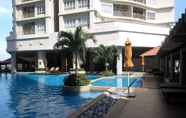 Kolam Renang 6 Windsor Tower Serviced Apartment 