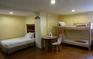 Kamar Tidur 6 Spaces Hotel Makati - People and Pets