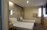 Kamar Tidur 7 Spaces Hotel Makati - People and Pets