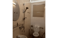 In-room Bathroom Moonriver Lodge