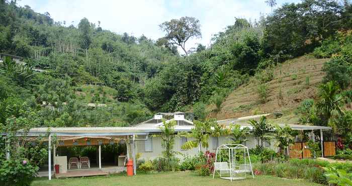 Exterior Moonriver Lodge