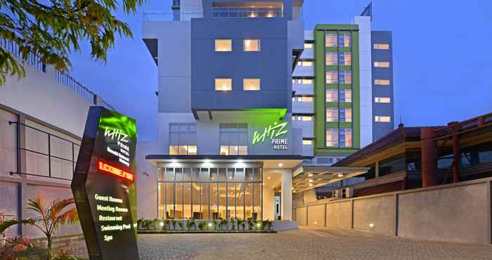 ภายนอกอาคาร Whiz Prime Hotel Basuki Rahmat Malang