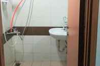 In-room Bathroom RATU Margonda Residence 3