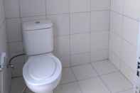 Toilet Kamar Smart Room at Mess Menteng 24