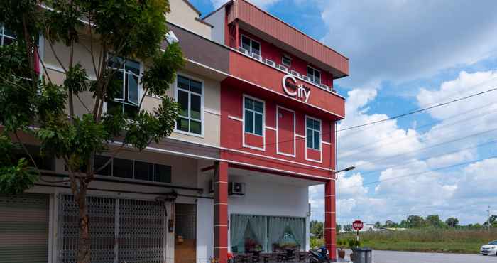 ภายนอกอาคาร OYO 756 Muar City Hotel