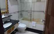 In-room Bathroom 6 Seruni Hotel Gunung Gede