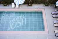 Kolam Renang Josh Hotel