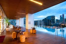 Kolam Renang JS Luwansa Hotel And Convention Center