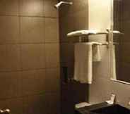In-room Bathroom 7 Tiong Nam Hotel