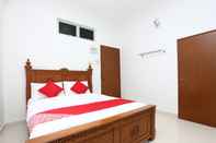 Bedroom SUPER OYO 89435 Nusantara Group Hotel