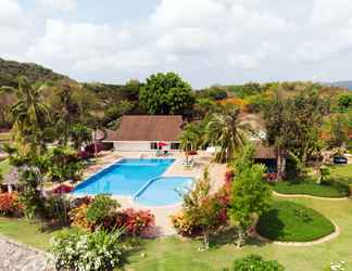 Exterior 2 The Tamarind Lake Villa