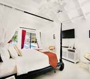 Kamar Tidur 3 The Tamarind Lake Villa