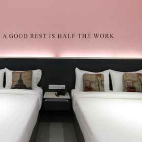 Bedroom 1 Hotel 99 Kota Kemuning, Sekolah Menengah Ibn Khaldun Hotels