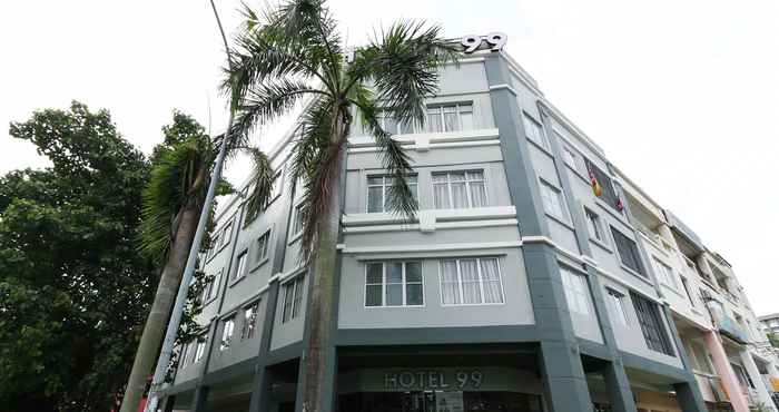 Bên ngoài Hotel 99 Kota Kemuning