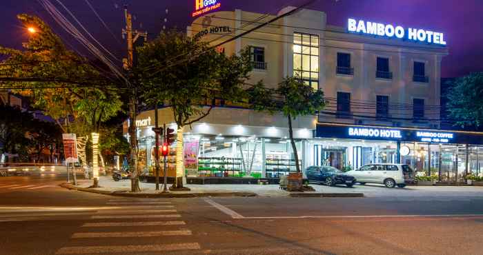 Bên ngoài Bamboo Hotel