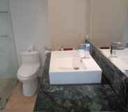 Toilet Kamar 5 Silverwoods Resort 