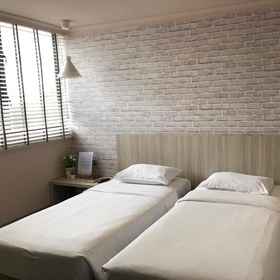 Bedroom1YMCA @ One Orchard,Tocha Bistro | Alfresco Dining, Bar & Grill飯店