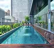 Swimming Pool 3 YOTEL Singapore Orchard Road