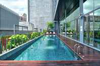 Swimming Pool YOTEL Singapore Orchard Road