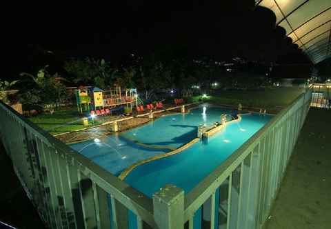 Swimming Pool Puncak Raya Hotel