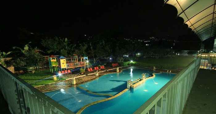 Swimming Pool Puncak Raya Hotel