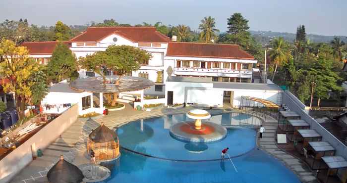 Swimming Pool Bintang Jadayat 1